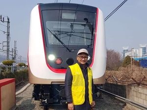 Sebelum Beroperasi, Kereta LRT Jakarta Bakal Diuji Coba Mei Sebelum Beroperasi, Kereta LRT Jakarta Bakal Diuji Coba Mei