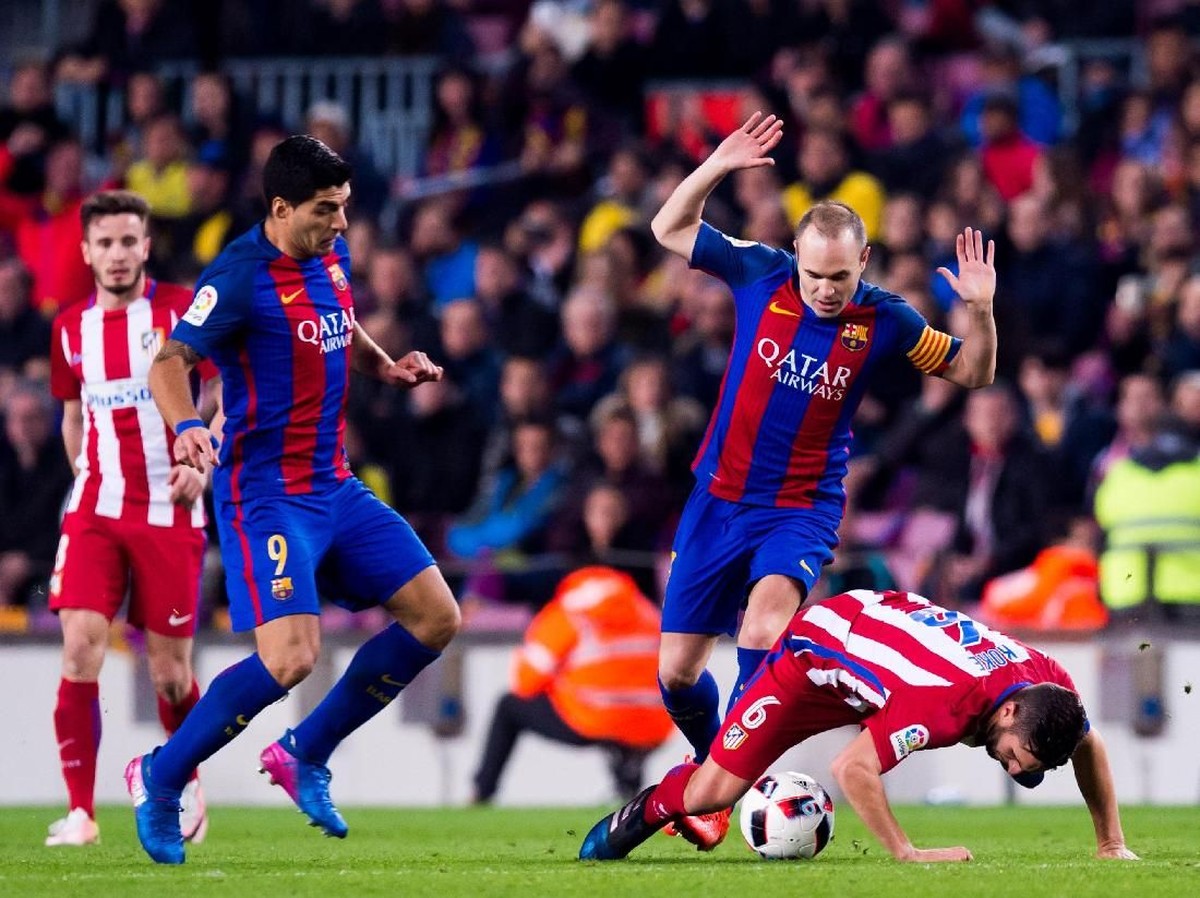 Barcelona saat berhadapan dengan Atletico Madrid di Camp Nou. (Foto: Alex Caparros/Getty Images)
