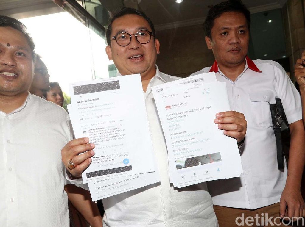 Fadli Zon Resmi Polisikan Ananda Sukarlan Fadli Zon Resmi Polisikan Ananda Sukarlan
