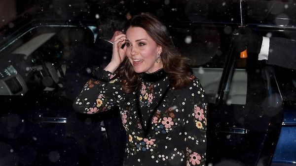 Foto: Anggunnya Kate Middleton Bergaun Hitam saat Diguyur Hujan Salju