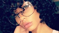 Masih dari Manchester City. Perempuan ini kabarnya sedang dekat dengan Leroy Sane, gelandang kesebelasan arahan Pep Guardiola tersebut. Namanya adalah Candice Brook, yang kerap disebut mirip dengan Rihanna. (Foto: Instagram @candice_b_)