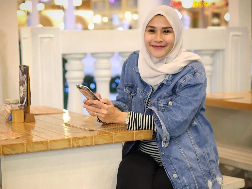 Dinyinyirin Pakai Jeans Usai Lahiran, Zaskia Mecca Beri Penjelasan Dinyinyirin Pakai Jeans Usai Lahiran, Zaskia Mecca Beri Penjelasan