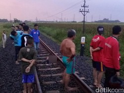 Warga Mojokerto Digegerkan Pria Tabrakkan Diri ke KA Bangunkarta