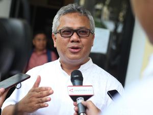 KPU Izinkan Capres Petahana Pakai Pesawat Presiden Saat Kampanye KPU Izinkan Capres Petahana Pakai Pesawat Presiden Saat Kampanye