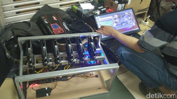 VGA yang dipakai untuk menambang bitcoin (Foto: Achmad Dwi Afriyadi) VGA yang dipakai untuk menambang bitcoin (Foto: Achmad Dwi Afriyadi)