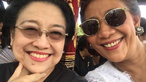Gaya Menteri Susi Selfie dengan Megawati