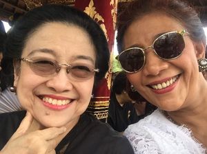 Gaya Menteri Susi Selfie dengan Megawati