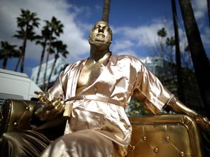 Ada Patung Harvey Weinstein Dekat Panggung Oscar