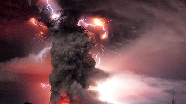 10 Fenomena Alam Menakjubkan Namun Mematikan