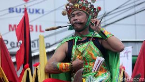 Foto: Melihatnya Saja Ngilu, Kesaktian Tatung Singkawang