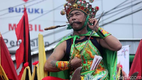 Foto: Melihatnya Saja Ngilu, Kesaktian Tatung Singkawang