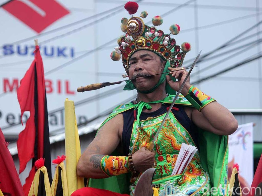 Foto: Melihatnya Saja Ngilu, Kesaktian Tatung Singkawang Foto: Melihatnya Saja Ngilu, Kesaktian Tatung Singkawang