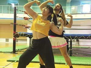 Kocak! Begini Nih Aksi Binaraga Nyanyi Sambil Bergaya Imut