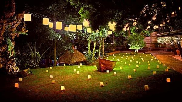 Akhir Pekan Enaknya Menikmati Suasana Romantis di Kafe yang Keren Ini