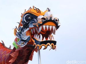 Keren! Aksi Marinir Mainkan Barongsai