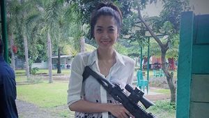 Intip Keseruan Widy Vierratale Olahraga Menembak