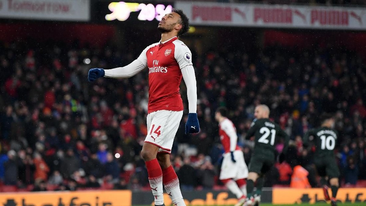 Aturan UEFA melarang Pierre-Emerick Aubameyang membela Arsenal di Liga Europa. (Foto: Shaun Botterill/Getty Images)