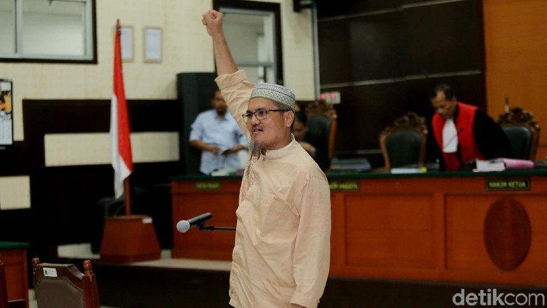 Terbukti Bersalah, Jonru Divonis 1,5 Tahun Penjara