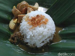 Nikmat! Kuliner Sego Gandul di Purworejo Ini Gratis Tiap Jumat Nikmat! Kuliner Sego Gandul di Purworejo Ini Gratis Tiap Jumat
