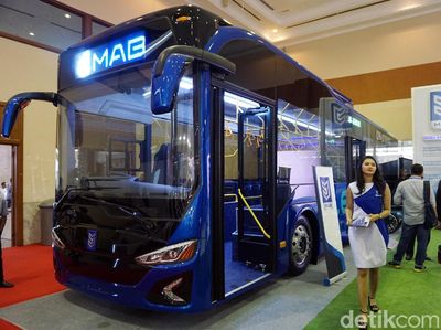 Bus Listrik Buatan Anak Bangsa Mejeng di JCC