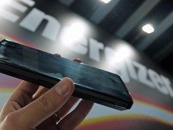 Energizer Bikin Ponsel Kamera Depan Ganda Tersembunyi