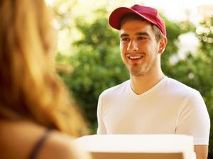 Pesan Pizza Lewat Jasa Antar, Pembeli Ini Tulis Catatan Khusus yang Kocak!