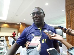 Canda Jacksen kepada Ibu: Dulu Pukul Saya karena Bola, Sekarang...