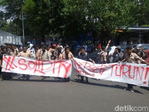 Siswa SMAN 1 Semarang Aksi Solidaritas 2 Rekannya yang Dikeluarkan