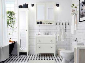 10 Inspirasi Kamar Mandi Serba Putih yang Tren di 2018