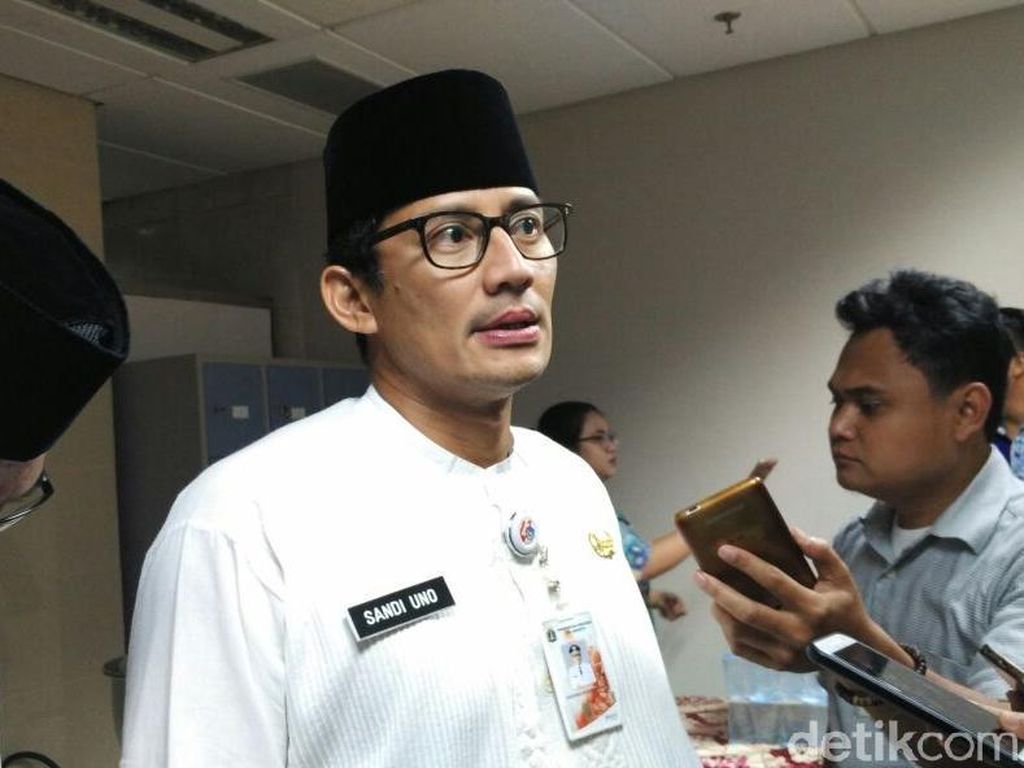 Ancaman Sandi ke Pemotor yang Nekat Melaju di Trotoar Sudirman-Thamrin Ancaman Sandi ke Pemotor yang Nekat Melaju di Trotoar Sudirman-Thamrin