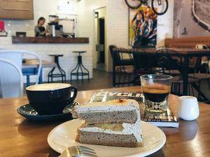 Ngopi Sekaligus Nongkrong Setelah Bersepeda Bisa Dilakukan di Kafe Keren Ini