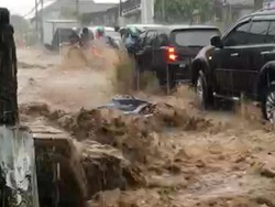 Viral Video Motor Terseret Banjir Terjadi di Cianjur