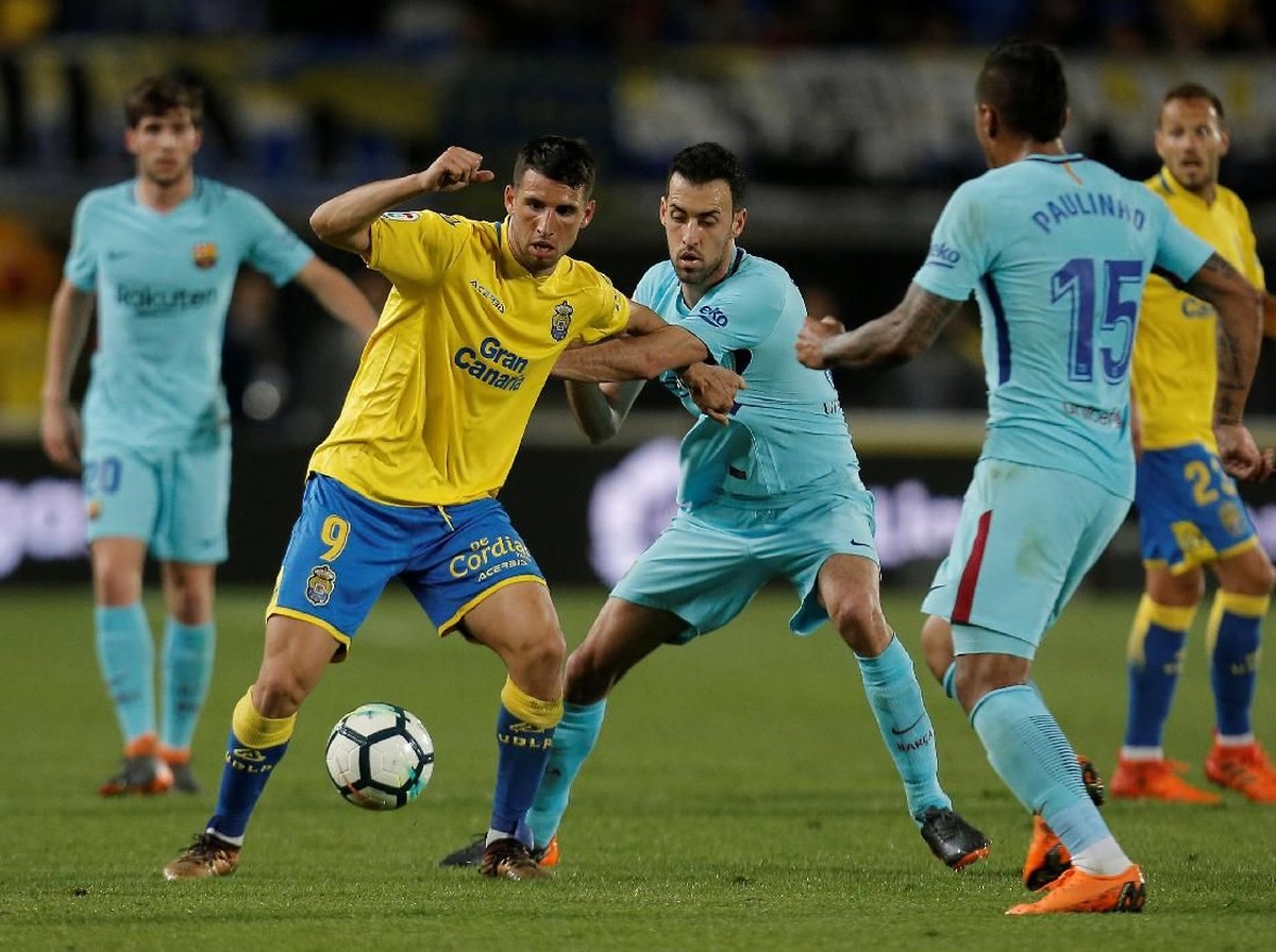 Barcelona imbang di kandang Las Palmas 1-1. (Foto: Santiago Ferrero/Reuters)