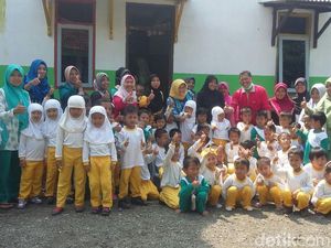 Siswa TK dan PAUD Ponpes Madinatul Ulum Tetap Imunisasi Difteri Siswa TK dan PAUD Ponpes Madinatul Ulum Tetap Imunisasi Difteri