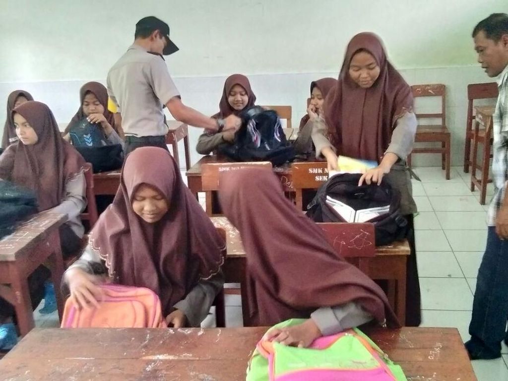 Cegah Hoax dan Konten Porno, HP Siswa di Minahasa Utara Dirazia Cegah Hoax dan Konten Porno, HP Siswa di Minahasa Utara Dirazia