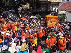 Foto: Hebohnya Pawai Cap Go Meh di Cirebon