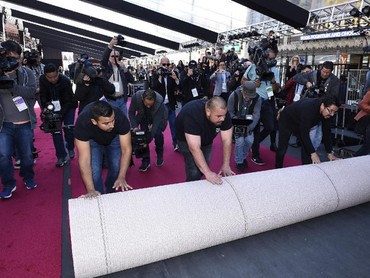 Karpet merah pun sudah mulai dipasang sejak Rabu (28/2) lalu. Kevork Djansezian/Getty Images.