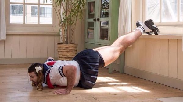 Foto: Olahraganya Ladybeard, Pegulat Pria Kekar yang Gemar Pakai Gaun