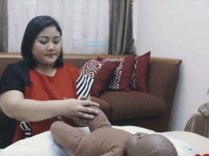 Video: Tutorial Pijat Kaki Bayi yang Bisa Dilakukan di Rumah
