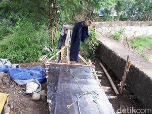 Begini Kondisi Tempat Tinggal Bule Luntang-lantung di Pinggir Kali