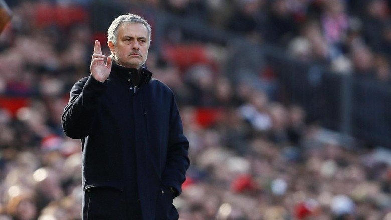 Petikan Lain Monolog 12 Menit Mourinho: Soal Komitmen dan Usia Petikan Lain Monolog 12 Menit Mourinho: Soal Komitmen dan Usia
