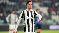 Di awal musim, Paulo Dybala disebut agennya Mino Raiola bakal hengkang. Premier League disebut-sebut menjadi tujuannya. Seiring berjalannya musim, rumor itu meredup di mana Dybala mengantar Juventus menjuarai Liga Italia serta Coppa Italia. (Foto: Massimo Pinca/Reuters)