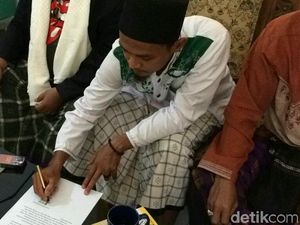 Sosok Guru Ngaji di Ciamis yang Mengaku Dianiaya Makhluk Gaib Sosok Guru Ngaji di Ciamis yang Mengaku Dianiaya Makhluk Gaib