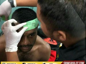 Bek Sriwijaya FC Dipukul Oknum Panpel di Piala Gubernur Kaltim