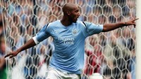 Ada 12 klub berbeda yang pernah dibela Nicolas Anelka sepanjang kariernya, dua di antaranya adalah City dan Chelsea. City dibelanya pada 2002-2005, sementara Chelsea pada 2008-2012. (Foto: Laurence Griffiths/Getty Images)