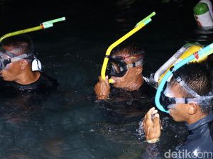 Ratusan Prajurit Marinir Renang Selat Sunda