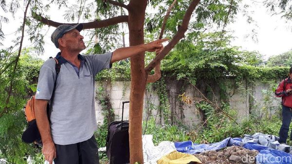 Foto: Bule Inggris yang Tinggal di Pinggir Kali hingga Diusir Istri