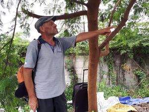 Bule Inggris yang Luntang-lantung di Tangerang Dibawa ke Imigrasi Bule Inggris yang Luntang-lantung di Tangerang Dibawa ke Imigrasi