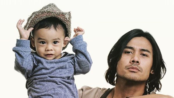 Foto-foto Ini Tunjukkan Chicco Jerikho Sudah Cocok Jadi Ayah