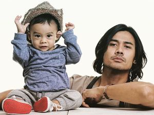 Foto-foto Ini Tunjukkan Chicco Jerikho Sudah Cocok Jadi Ayah